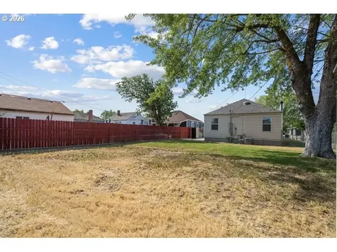 561 E Ridgeway Avenue Hermiston OR 97838