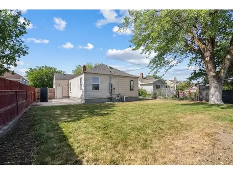 561 E Ridgeway Avenue Hermiston OR 97838