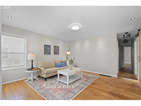 561 E Ridgeway Avenue Hermiston OR 97838