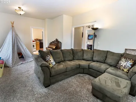15011 Pebble Beach Drive Oregon City OR 97045