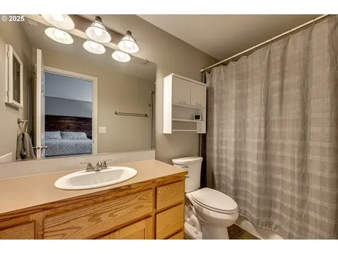 1825 N 9th Way Ridgefield WA 98642