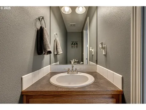 1825 N 9th Way Ridgefield WA 98642