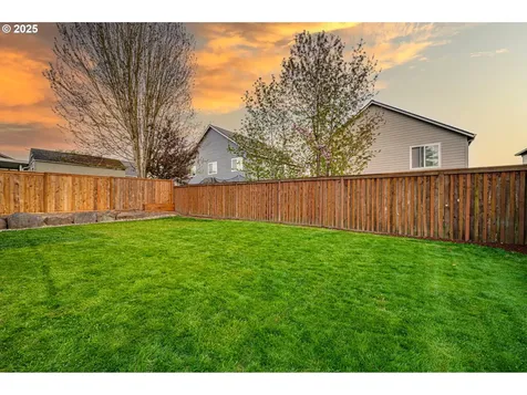 1825 N 9th Way Ridgefield WA 98642