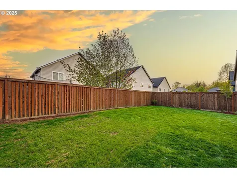1825 N 9th Way Ridgefield WA 98642