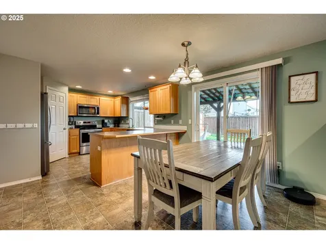 1825 N 9th Way Ridgefield WA 98642