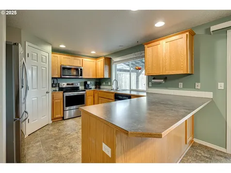 1825 N 9th Way Ridgefield WA 98642