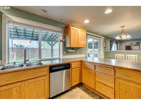 1825 N 9th Way Ridgefield WA 98642