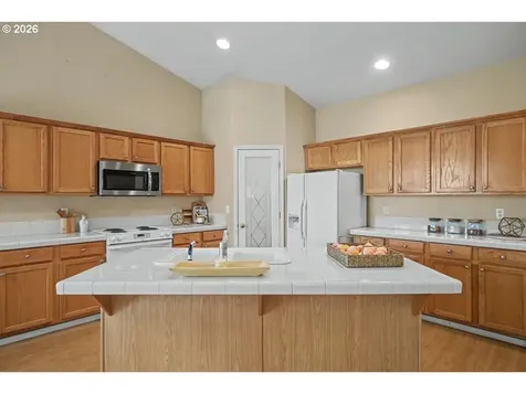 1915 NW Cascade Heights Drive Albany OR 97321