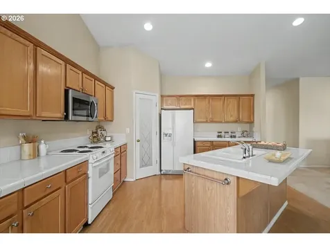 1915 NW Cascade Heights Drive Albany OR 97321