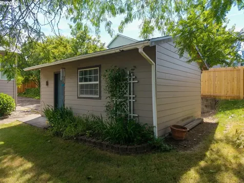 1915 NW Cascade Heights Drive Albany OR 97321