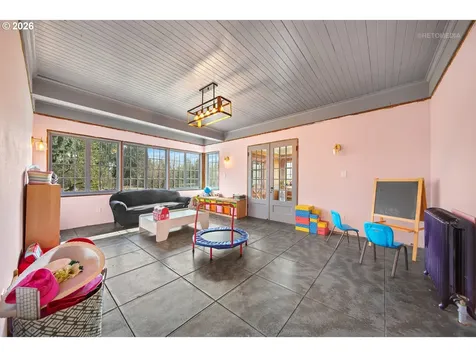 6533 SW 34th Avenue Portland OR 97239