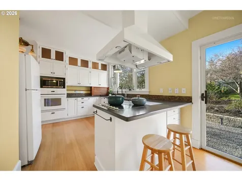 6533 SW 34th Avenue Portland OR 97239