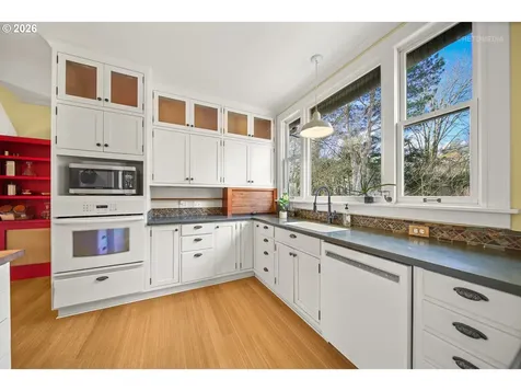 6533 SW 34th Avenue Portland OR 97239