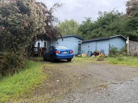 521 NW Harrison Street Canyonville OR 97417