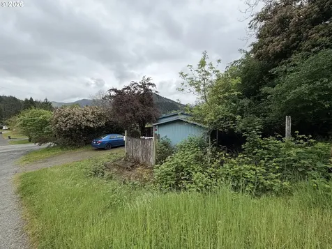 521 NW Harrison Street Canyonville OR 97417
