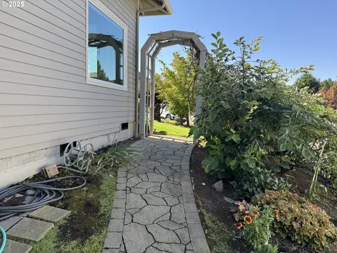 2180 SW Royal Place Gresham OR 97080