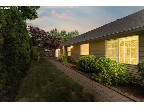 1281 NE Zachary Street Hillsboro OR 97124