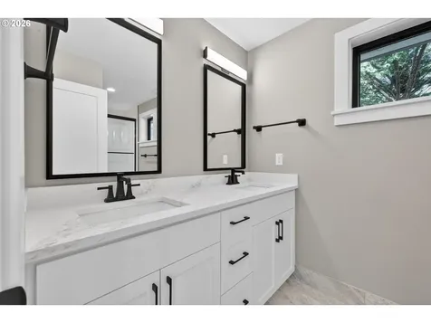 891 8th Street Lake Oswego OR 97034