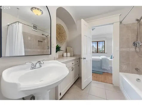 5025 NE 24th Avenue Portland OR 97211