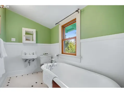 5025 NE 24th Avenue Portland OR 97211