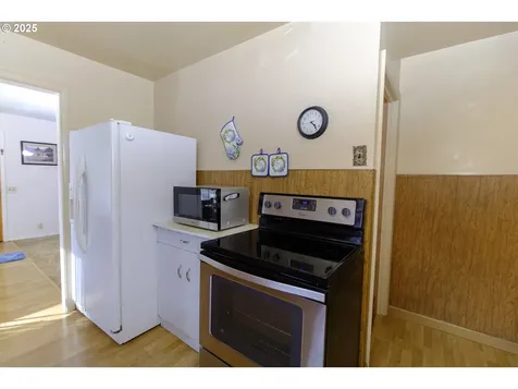 88199 Chestnut Street Mapleton OR 97453