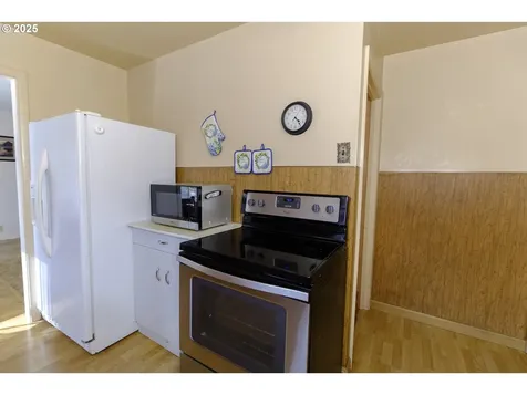 88199 Chestnut Street Mapleton OR 97453