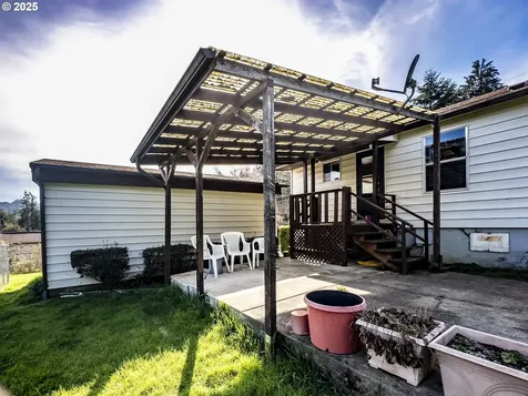 88199 Chestnut Street Mapleton OR 97453