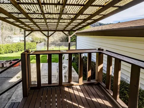 88199 Chestnut Street Mapleton OR 97453