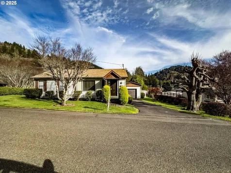 88199 Chestnut Street Mapleton OR 97453