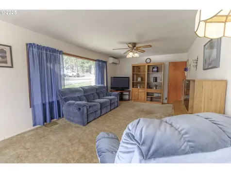 88199 Chestnut Street Mapleton OR 97453
