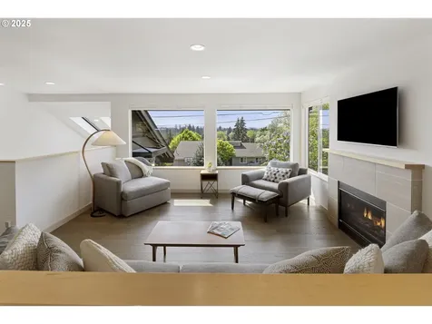 8630 SW 61st Avenue Portland OR 97219