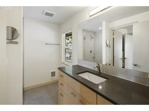 8630 SW 61st Avenue Portland OR 97219