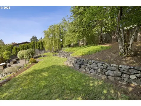 8630 SW 61st Avenue Portland OR 97219