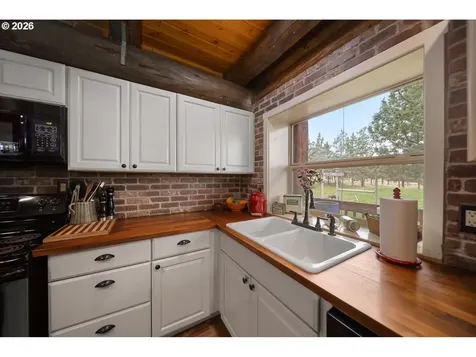 2260 SE Highland Road Prineville OR 97754