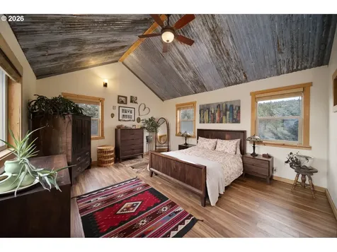 2260 SE Highland Road Prineville OR 97754