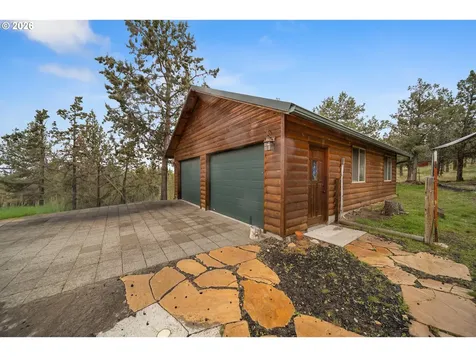 2260 SE Highland Road Prineville OR 97754