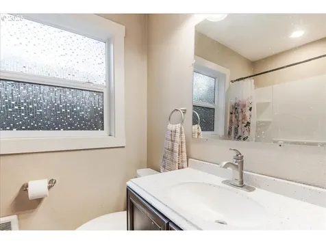 6926 SE Deardorff Road Portland OR 97236