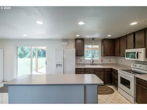 40712 Lacomb Drive Lebanon OR 97355