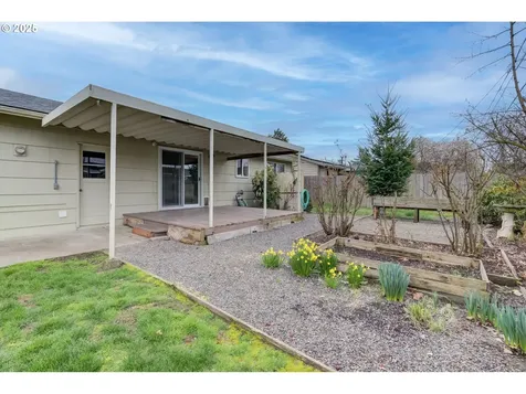 1637 Umpqua Road Woodburn OR 97071