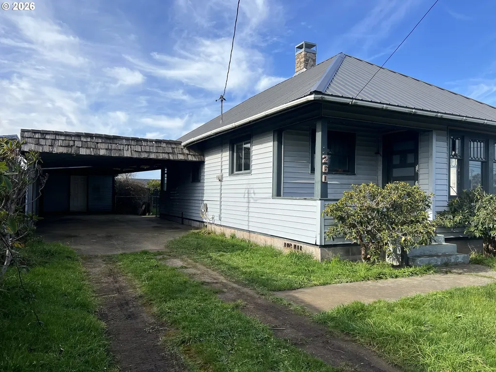 2260 Meade Street North Bend OR 97459