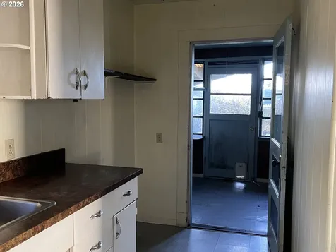 2260 Meade Street North Bend OR 97459