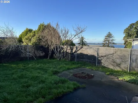 2260 Meade Street North Bend OR 97459