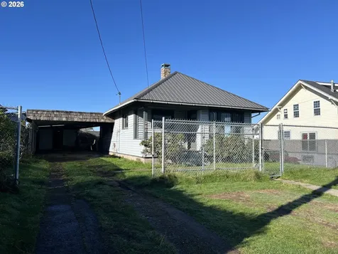 2260 Meade Street North Bend OR 97459