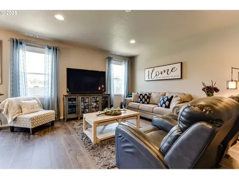 183 Rockcrest Drive Lowell OR 97452
