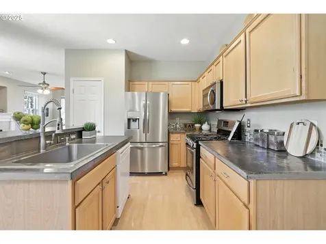 1814 SE Littlegem Street Hillsboro OR 97123