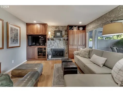 4861 NW Neskowin Place Portland OR 97229