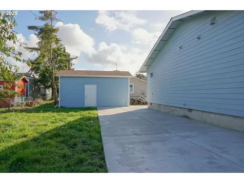 2469 Pine Street Seaside OR 97138