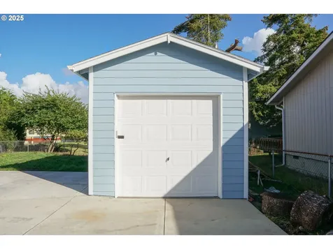 2469 Pine Street Seaside OR 97138