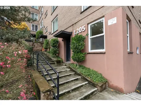 1205 SW Cardinell Drive Portland OR 97201