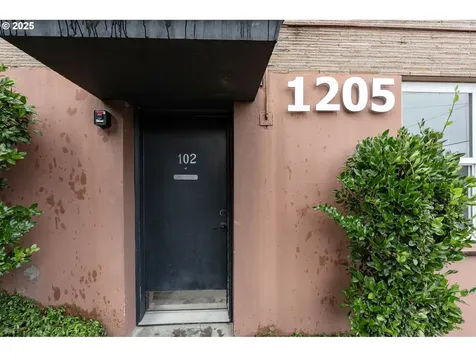 1205 SW Cardinell Drive Portland OR 97201
